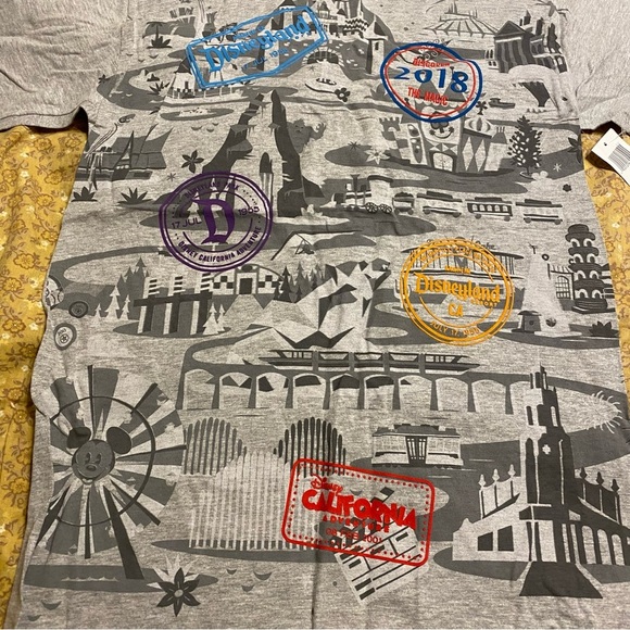 Disneyland 2018 tee - Picture 2 of 4